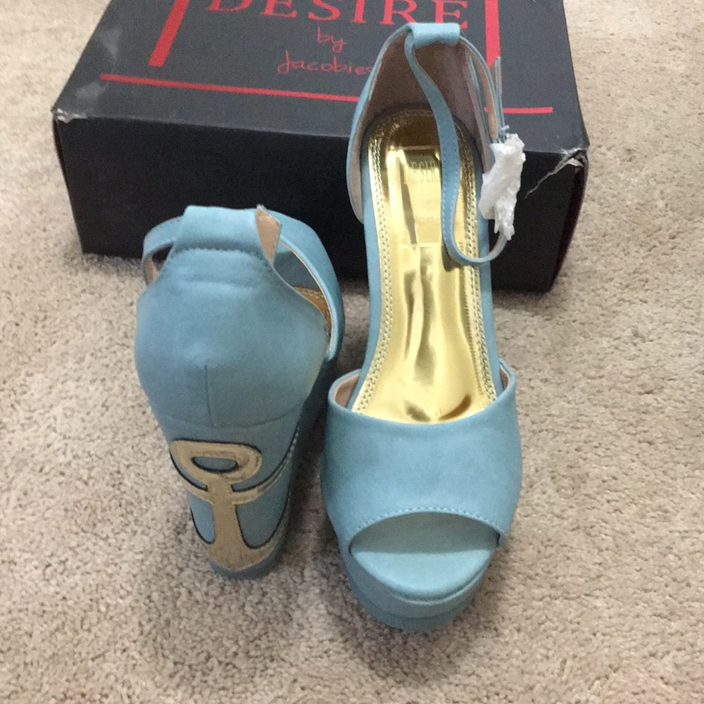 Blue wedges with anchor detail